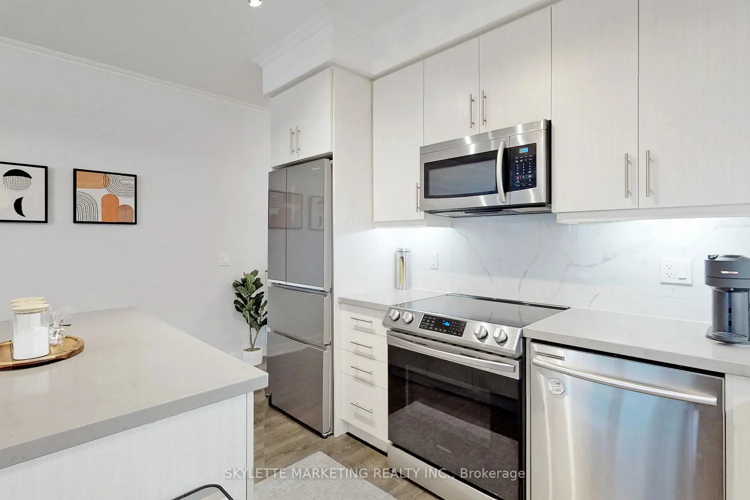 Additional image 12 of 75 Oneida Crescent 410