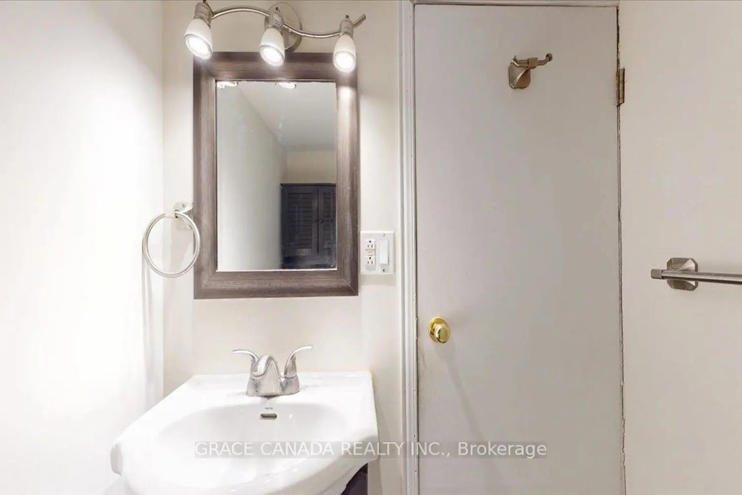 Additional image 11 of 22 Broadview Avenue