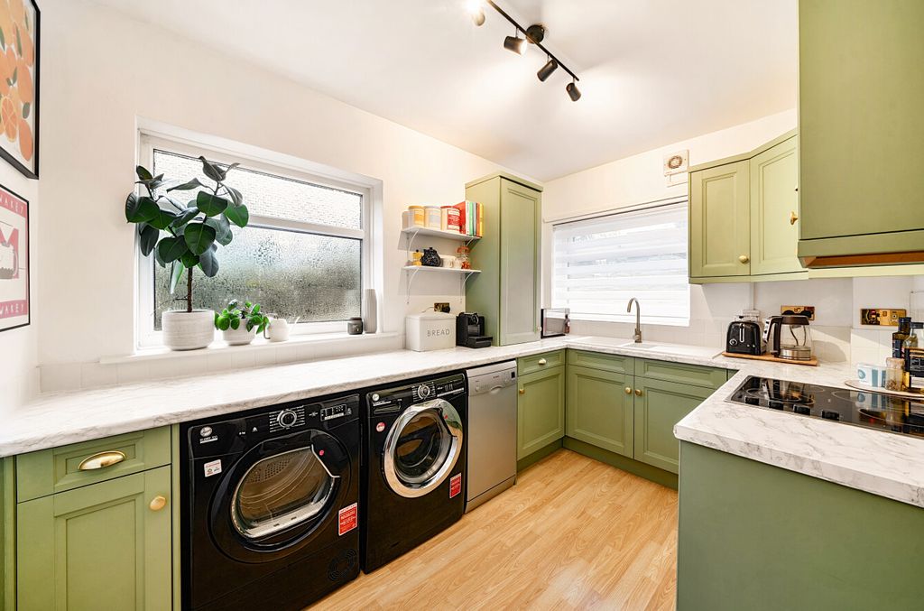 Additional image 2 of 2 bed flat for saleGarden View Court, Roundhay, Leeds LS8