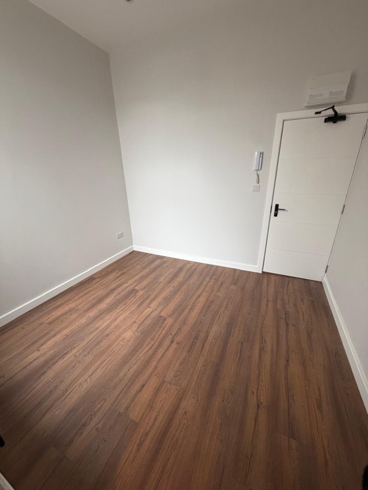 Additional image 11 of Studio Flat, Garfield Road, SW11, N1 7GU