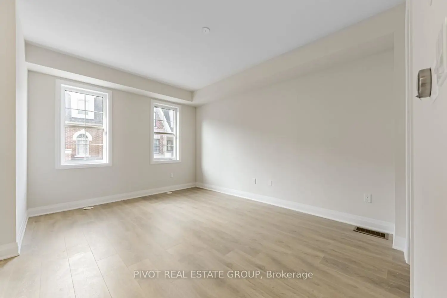 21 Kennisis Way photo 2