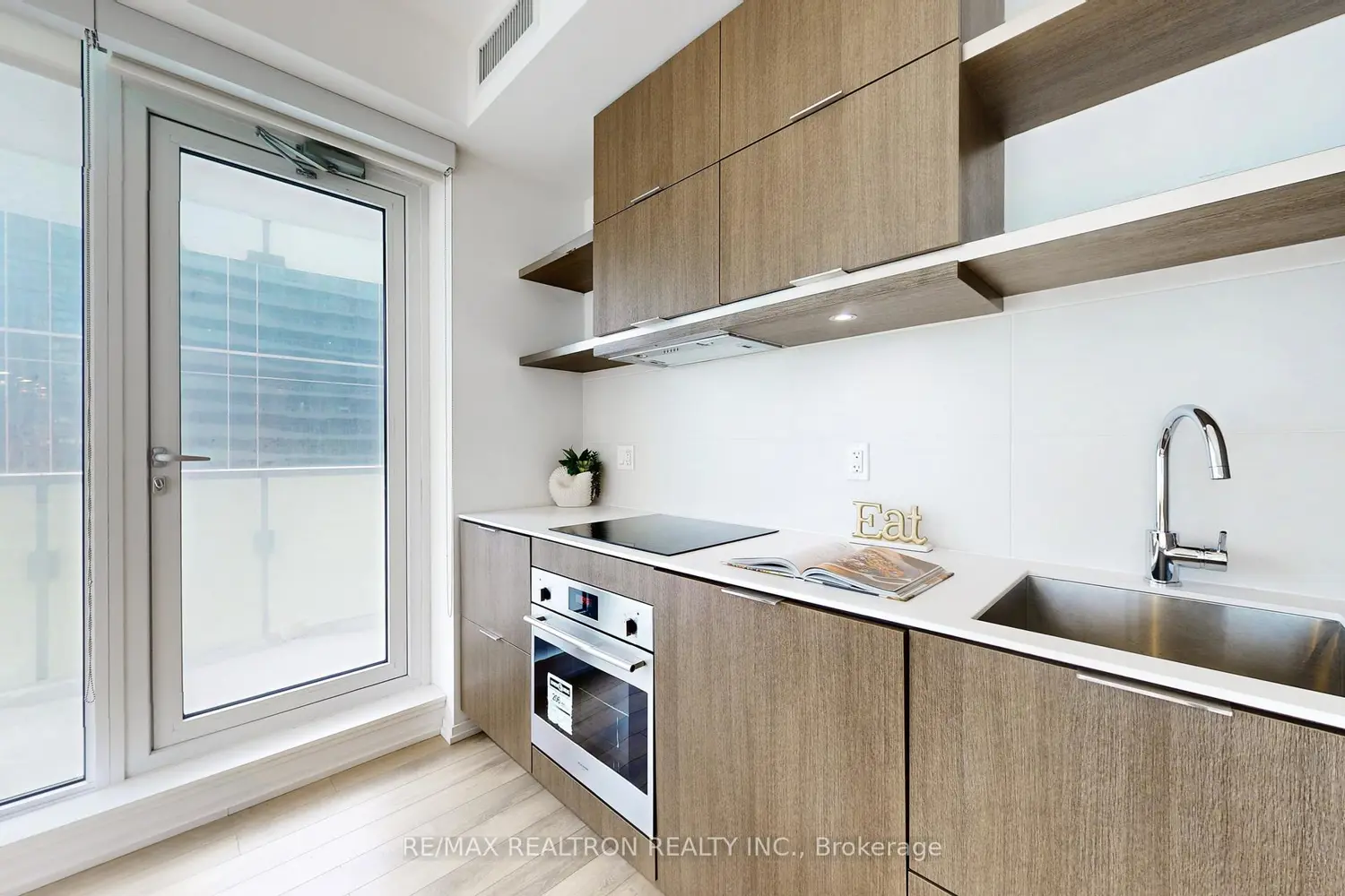 Additional image 4 of 197 Yonge Street 1505