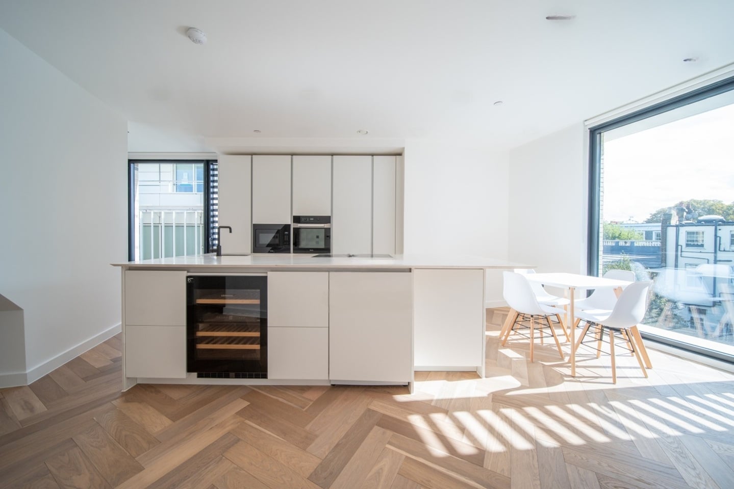 3 Bed Flat, Cluny Mews, SW5, N1 7GU