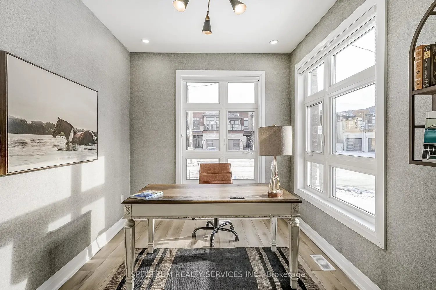 139 Adario Crescent photo 3