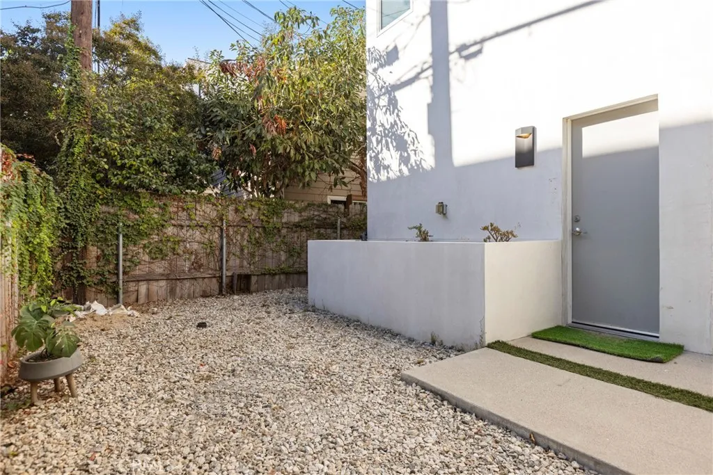 Additional image 27 of 10918 Hesby Street, North Hollywood, CA 91601