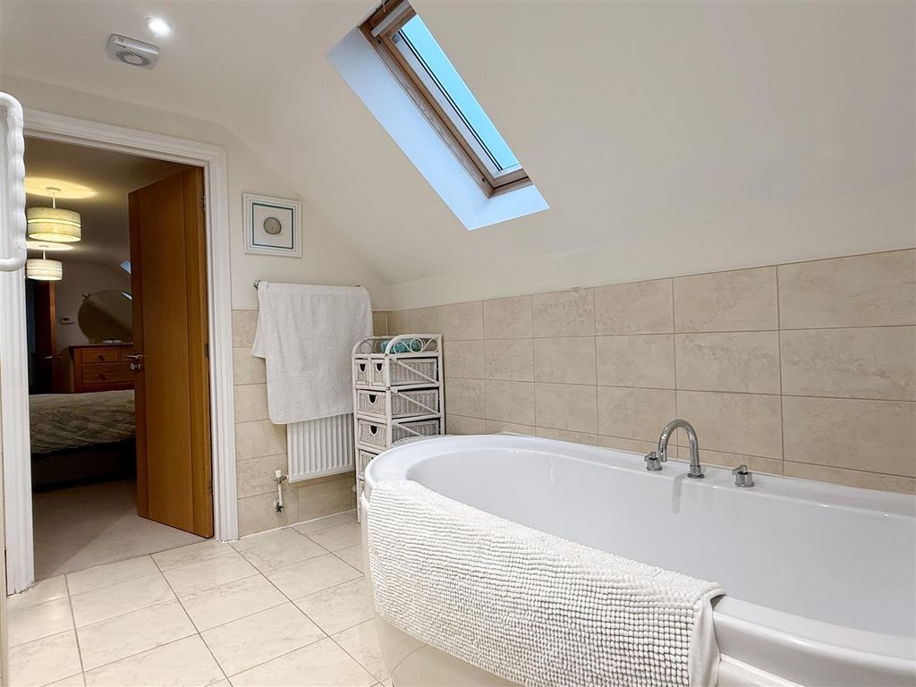 Additional image 14 of 3 bed flat for saleEnborne Gate, Newbury RG14