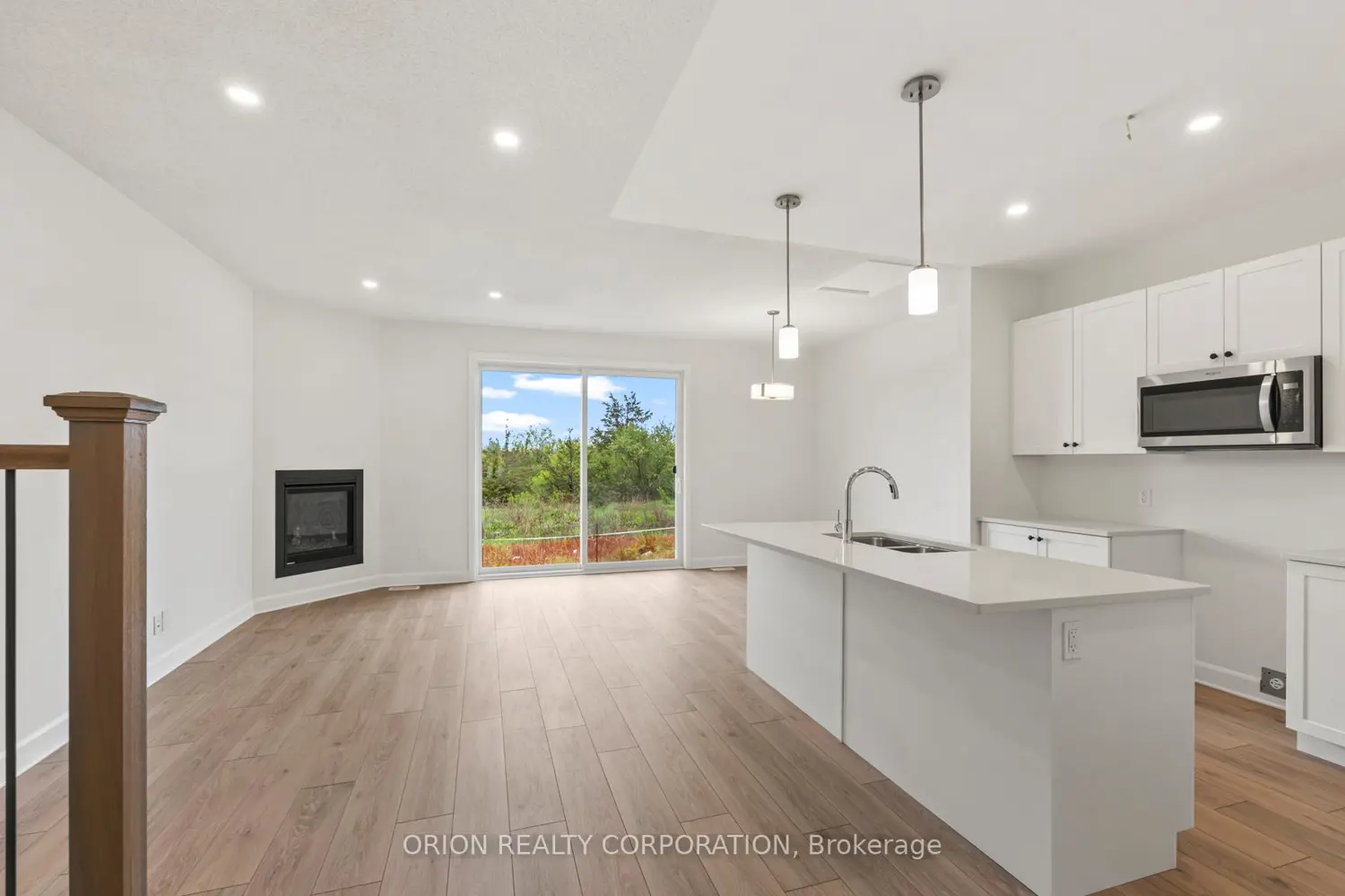 418 Buckthorn Drive photo 4