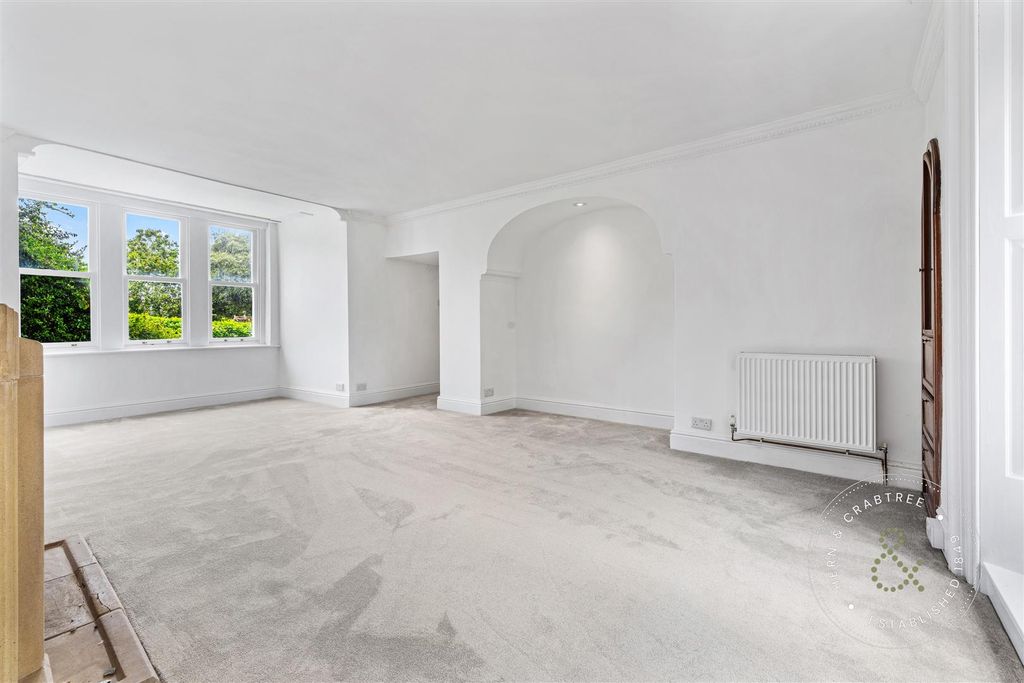2 bed flat for saleThe Old House, The Cathedral Green, Llandaff, Cardiff CF5 photo 4