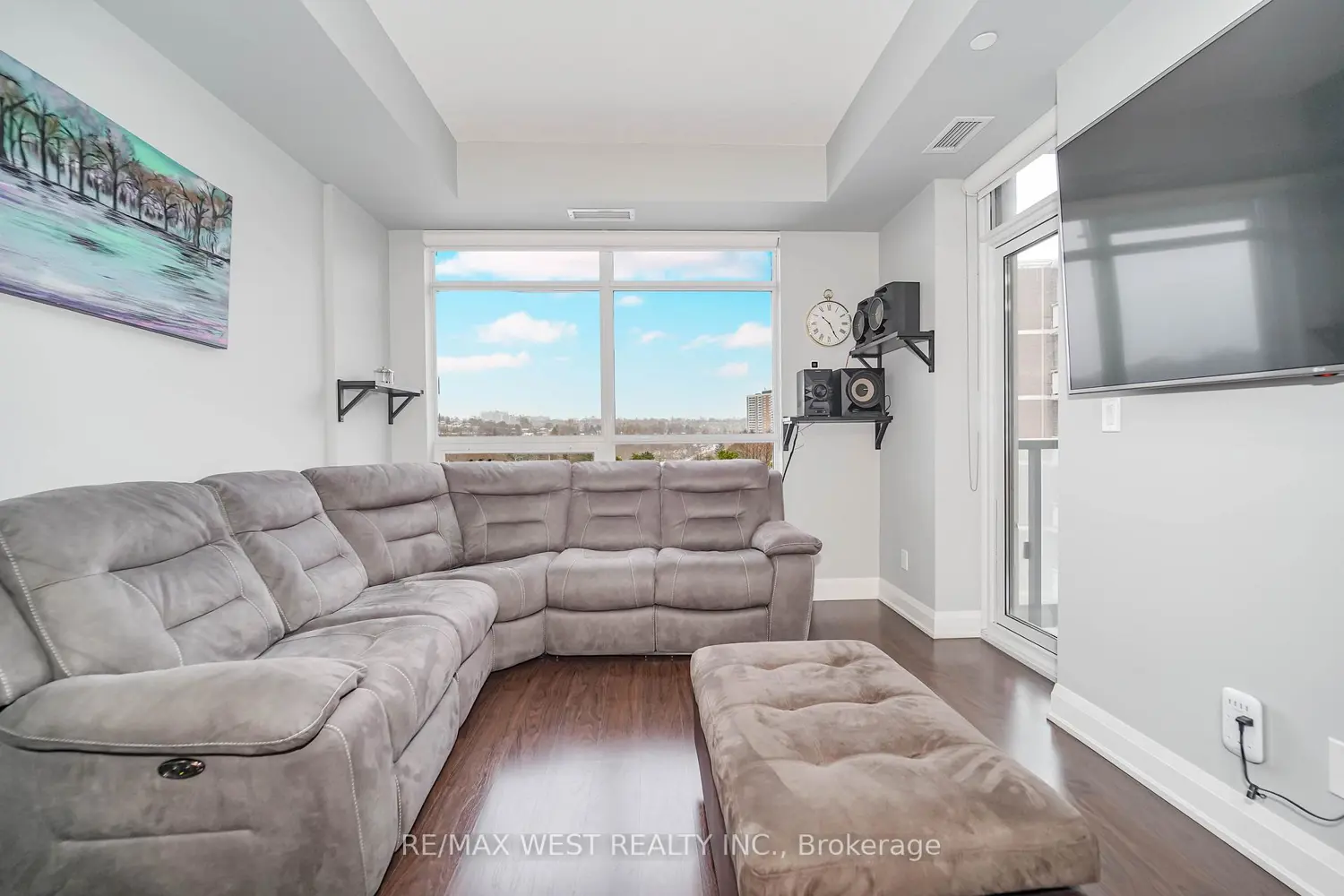 Additional image 7 of 35 Fontenay Court 409