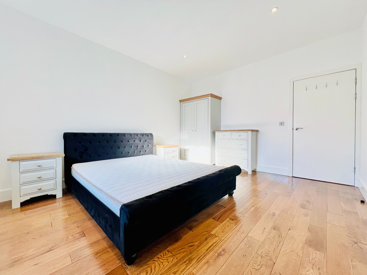 2 Bed Flat, Bermondsey Wall East, SE16, N1 7GU