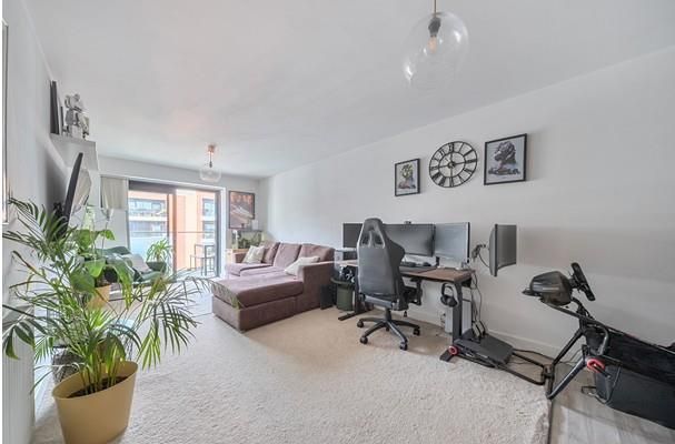 Additional image 3 of 2 bed flat for saleNewbury, Berkshire RG14