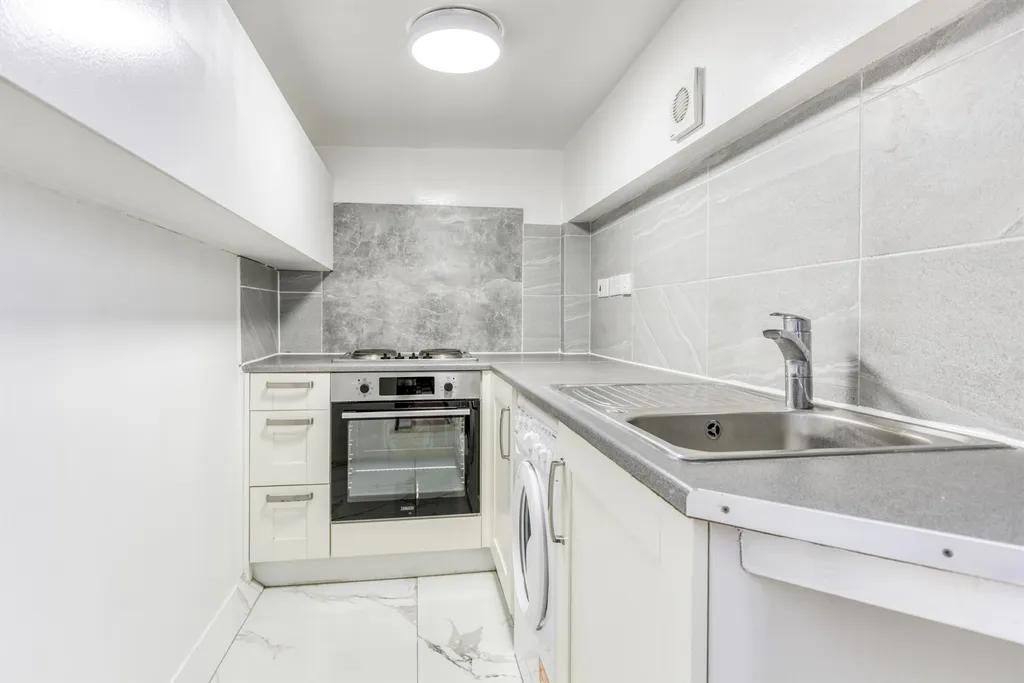 Additional image 3 of 1 Bed Flat, Very Near West Cromwell Road Area, SW5, N1 7GU