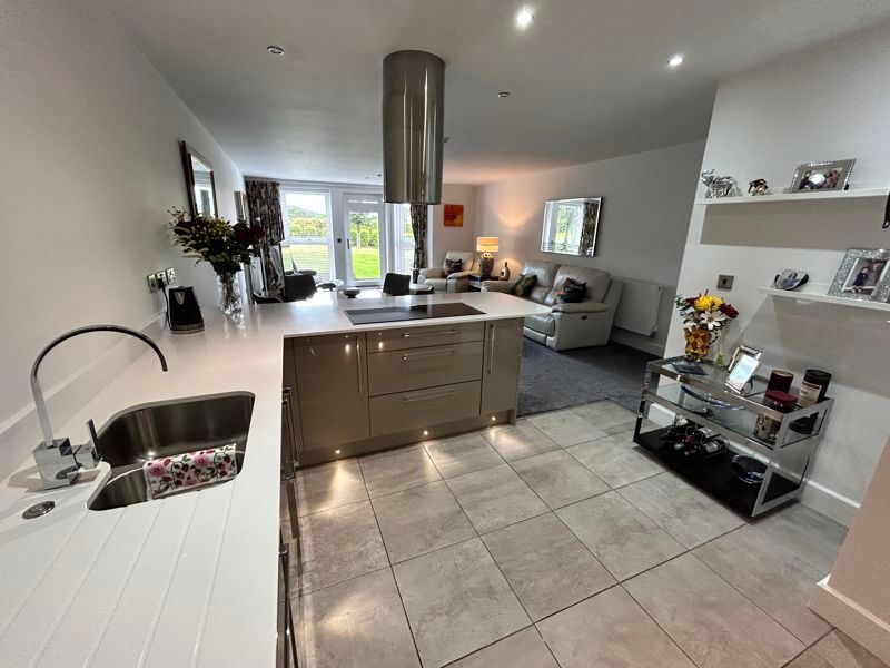 Additional image 9 of 3 bed flat for sale35 Pwllycrochan Avenue, Colwyn Bay LL29