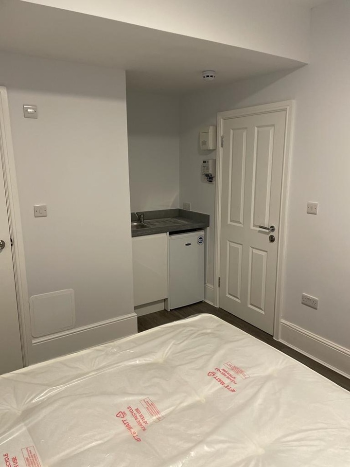 Additional image 3 of Studio Flat, Robertson St, SW8, SW8 3SH