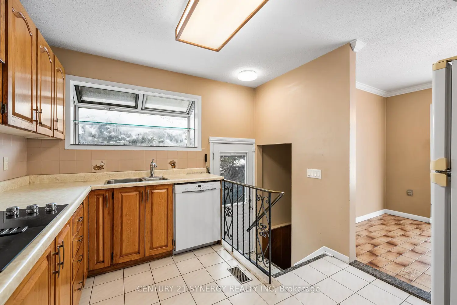 Additional image 5 of 2414 Joliffe Street