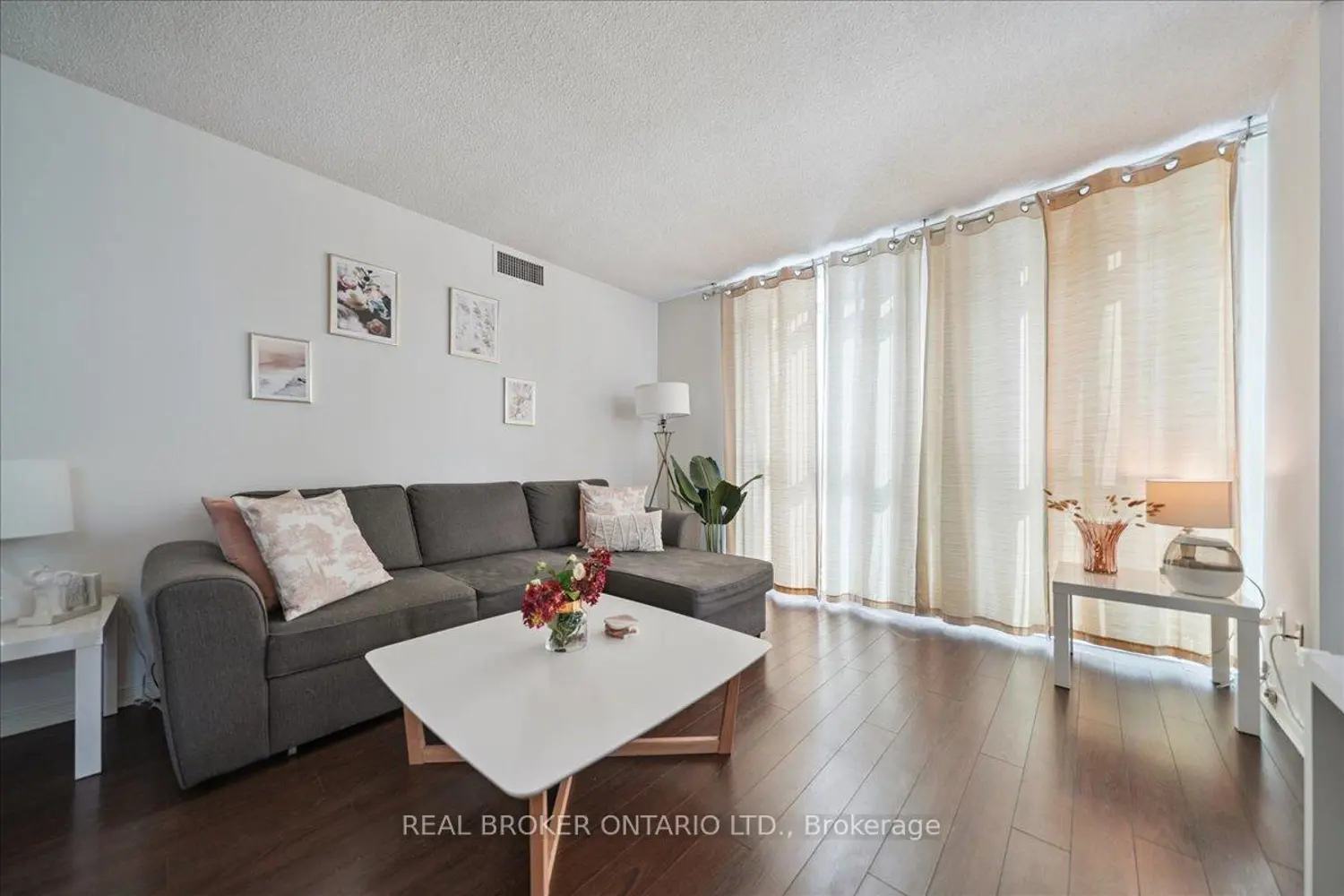 Additional image 10 of 28 Harrison Garden Boulevard 808
