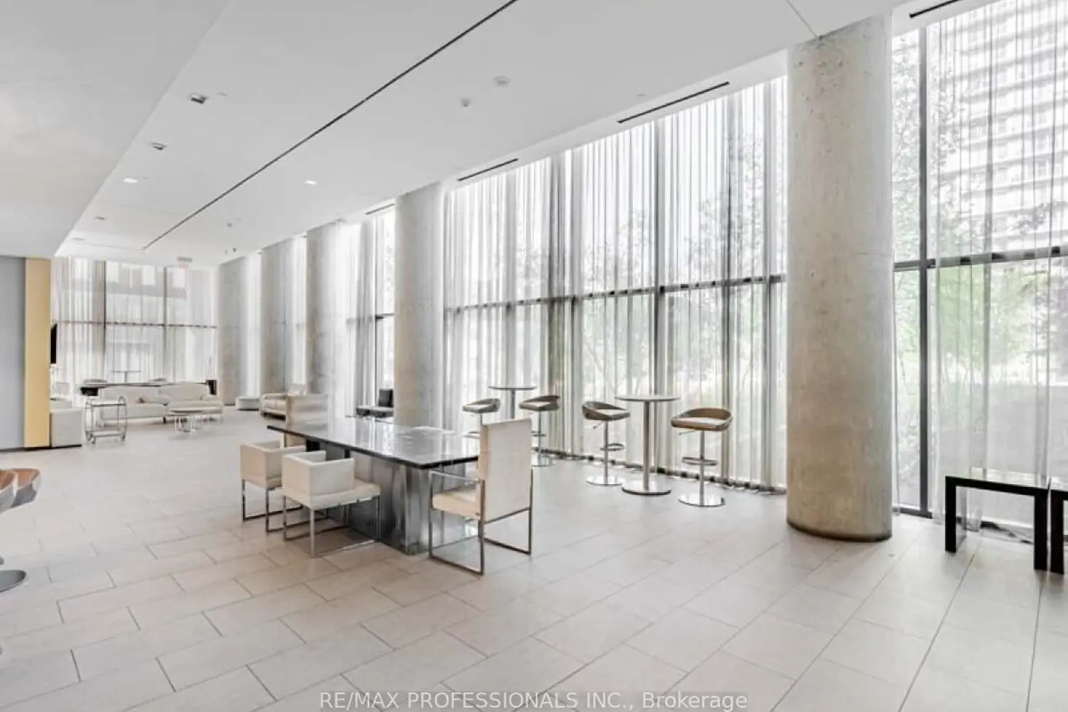Additional image 20 of 105 The Queensway 2113