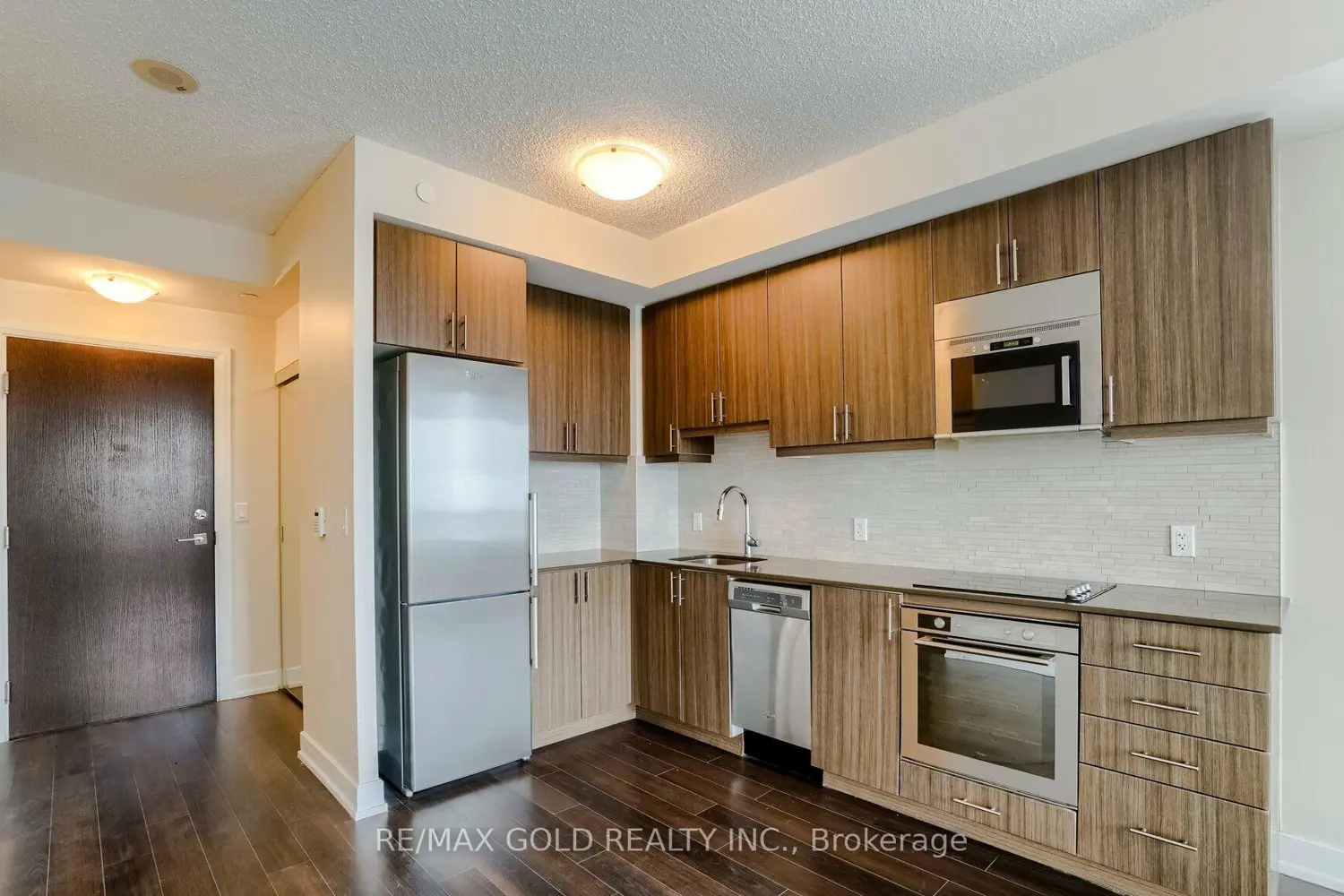 2 Eva Road 2727 photo 5