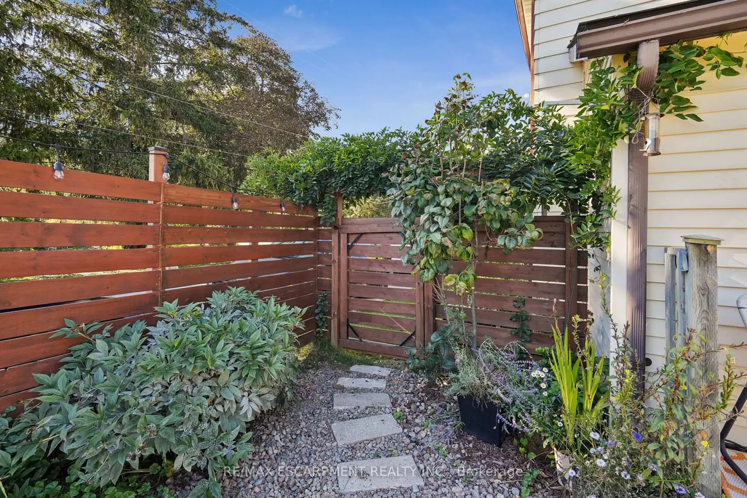 Additional image 16 of 2055 Embleton Road