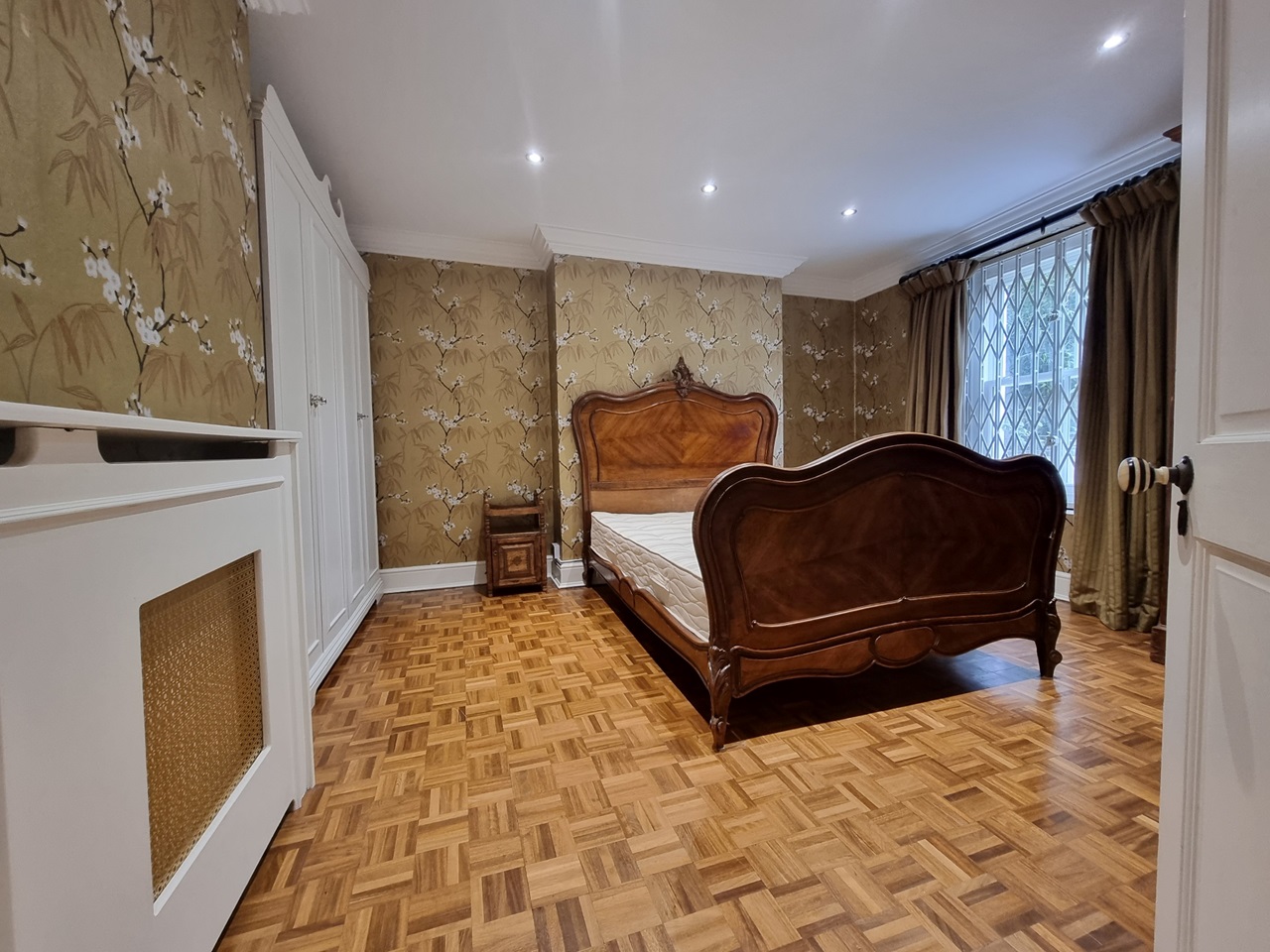 Additional image 3 of 1 Bed Flat, Holland Park, W11, N1 7GU