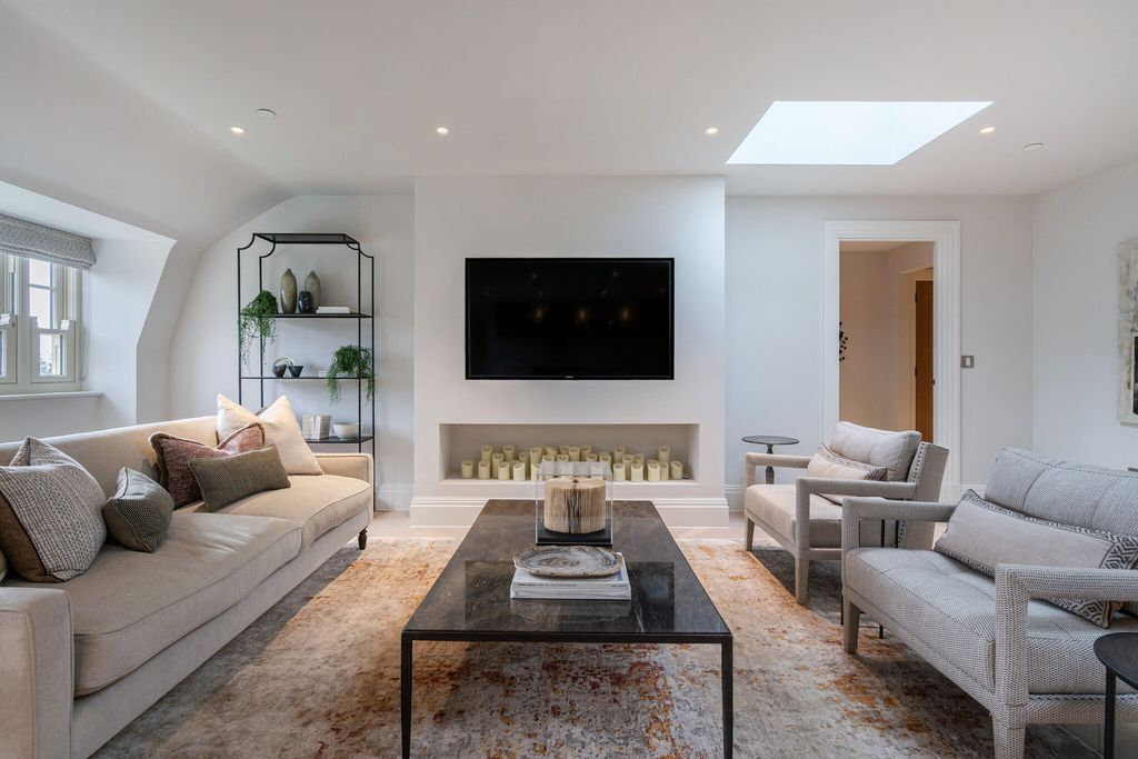 Additional image 5 of 3 bed penthouse for saleMagna Carta Park, The Huntingfield, Egham TW20