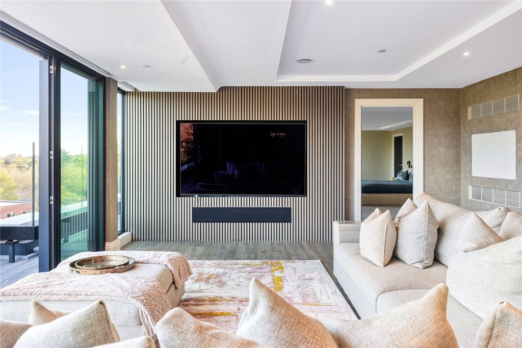 Additional image 23 of 6 bed detached house for saleCharters Gate, Ascot, Berkshire SL5