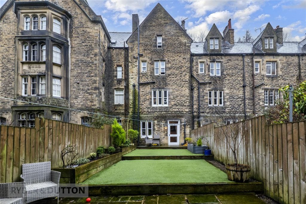 4 bed terraced house for saleBank Buildings, Meltham, Holmfirth, West Yorkshire HD9