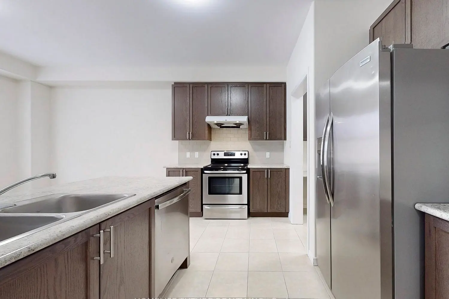 526 Joslin Street photo 5
