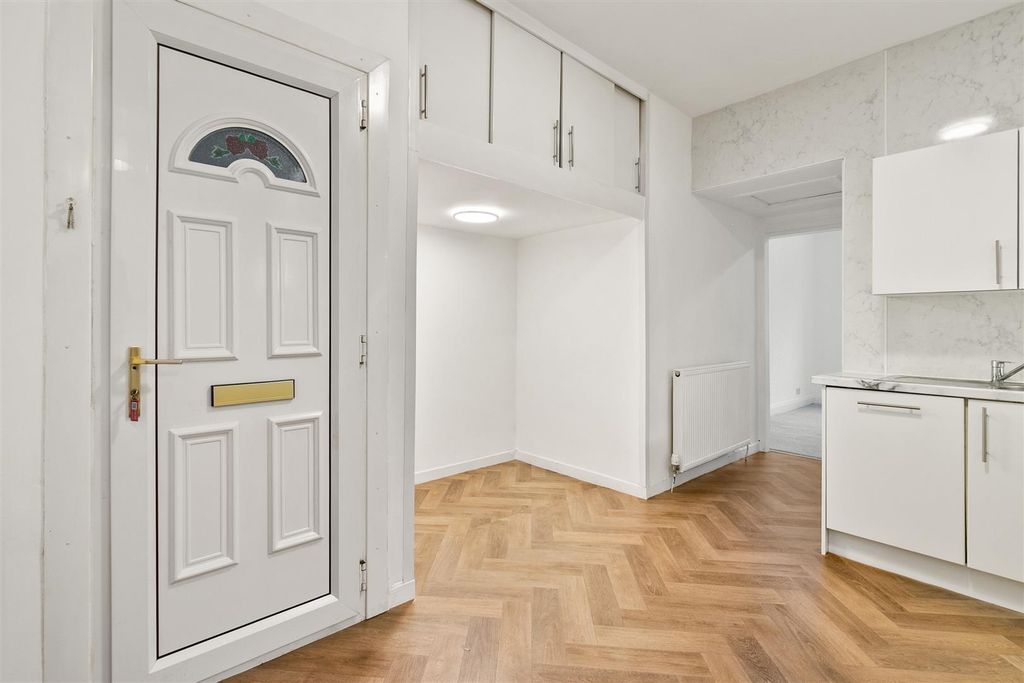 Additional image 5 of 2 bed flat for saleWilson Street, Alexandria G83