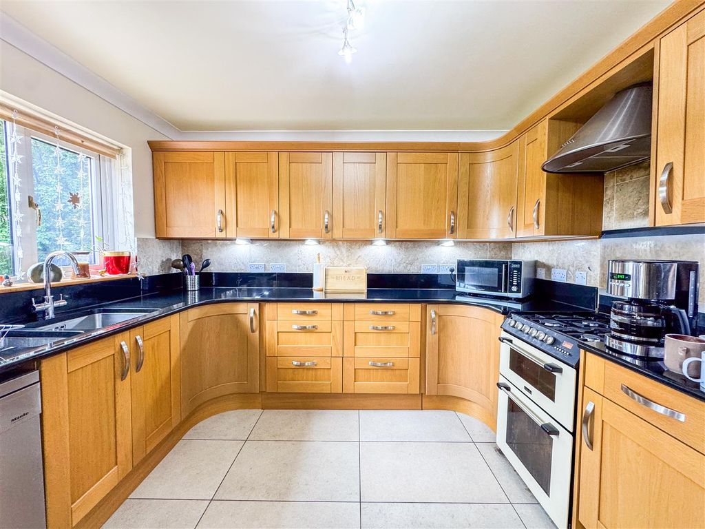 Additional image 4 of 6 bed detached house for saleBaird Gardens, Strathaven ML10