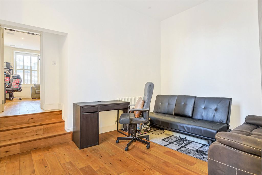 Additional image 5 of 3 bed flat for saleChurchgate Street, Bury St. Edmunds, Suffolk IP33
