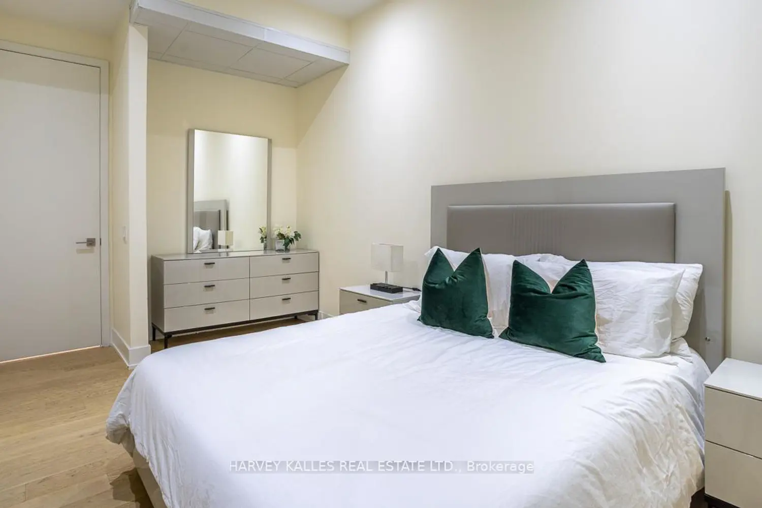 Additional image 11 of 111 St Clair Avenue 1013