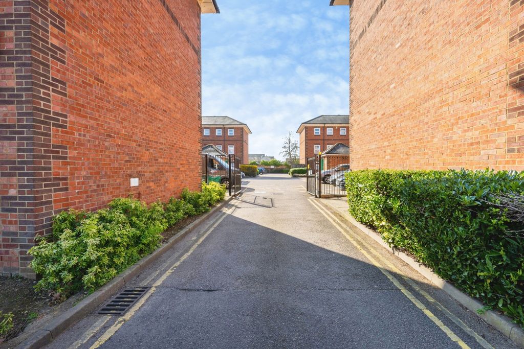 Additional image 4 of 2 bed flat for saleAshburnham Road, Bedford MK40