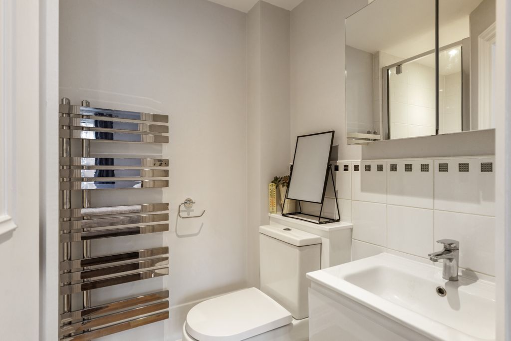 Additional image 12 of 2 bed flat for saleMeadowview, Hungerford RG17