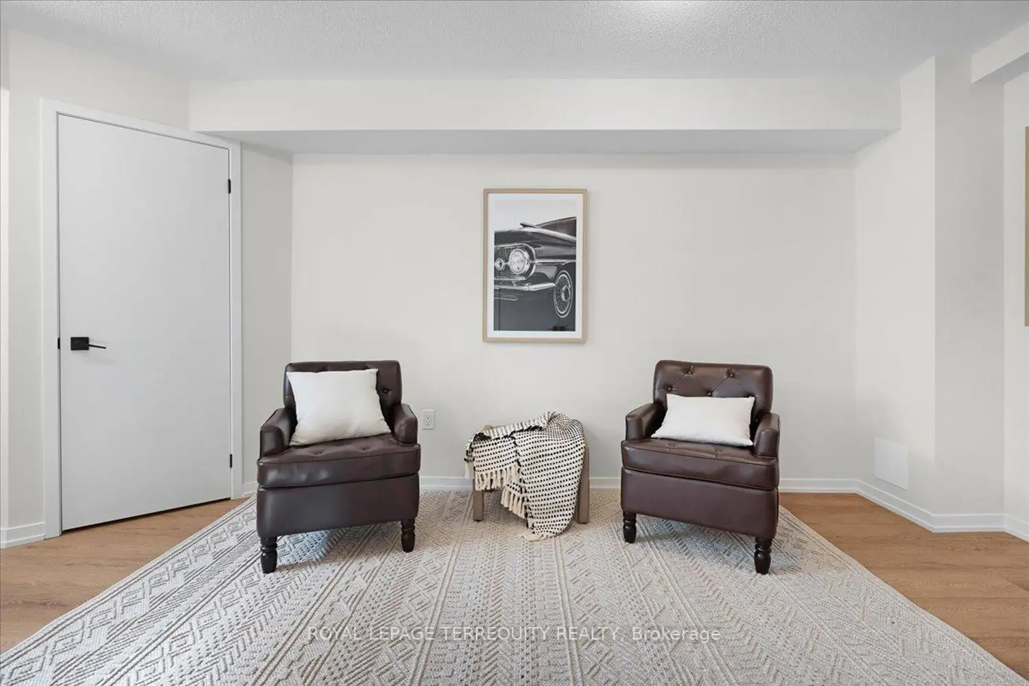 Additional image 20 of 38 Kingbird Common