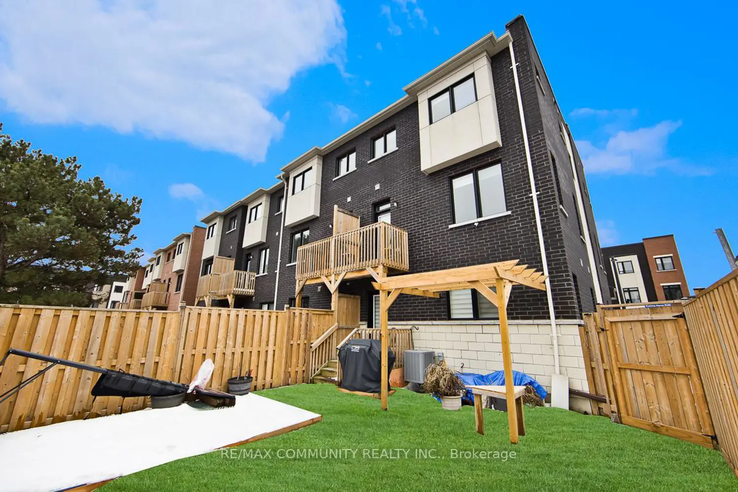 Additional image 17 of 984 Kicking Horse Path