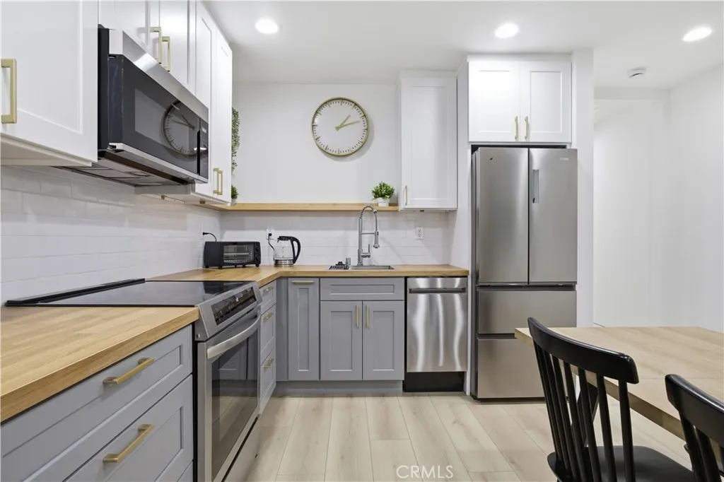 Additional image 8 of 5209 Avenida Oriente Street, Tarzana, CA 91356