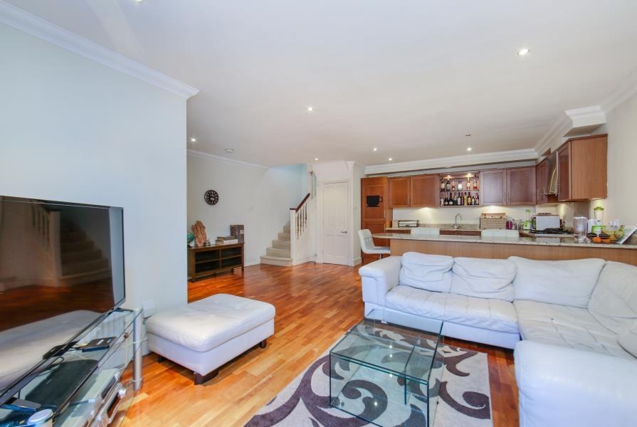 Additional image 3 of 2 Bed Maisonette, Pearson Mews, SW4, N1 7GU
