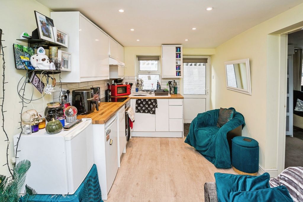 Additional image 24 of 5 bed flat for saleCrane Street, Cefn Mawr, Wrexham LL14