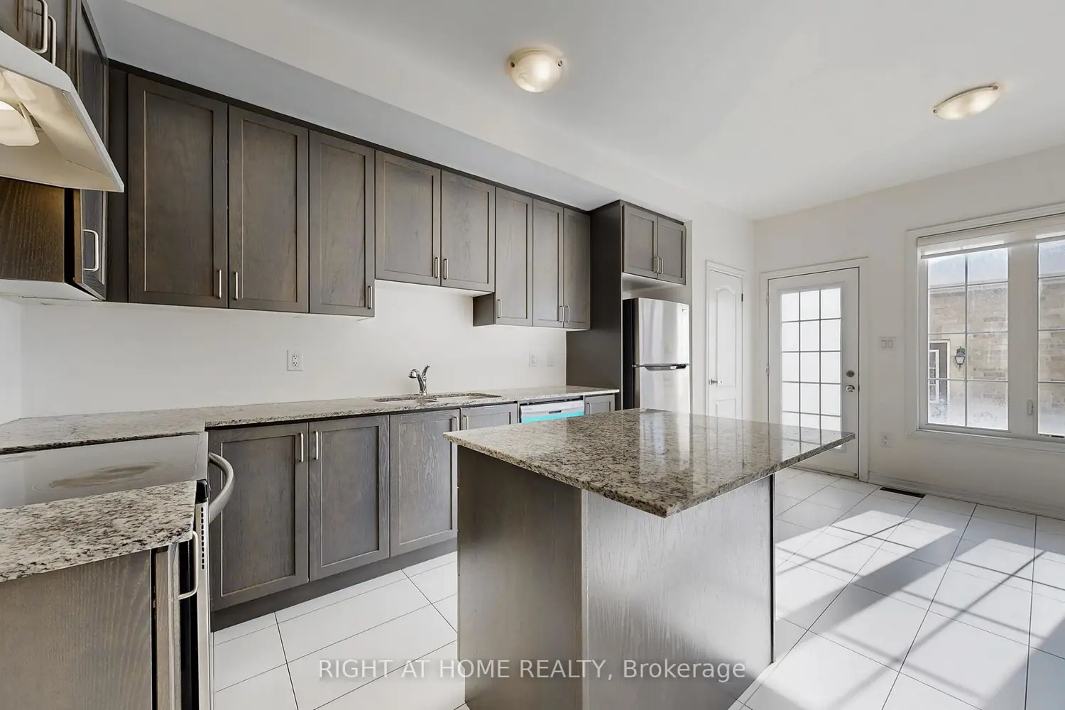 553 Whites Hill Avenue photo 4