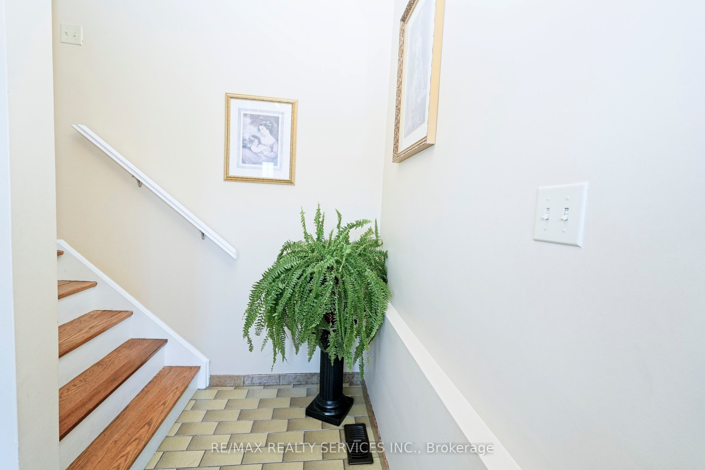 Additional image 6 of 8 Cheryl Court, Brampton, ON, L6V 3C2