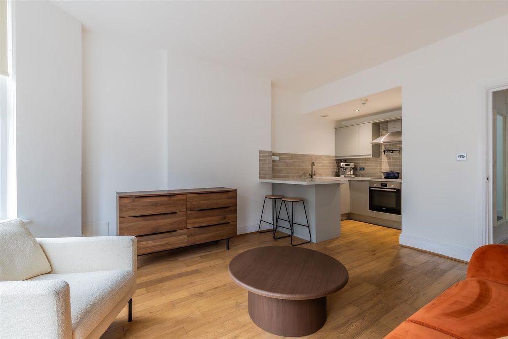 2 bed flat for saleMarlborough Road, Penylan CF23 photo 2