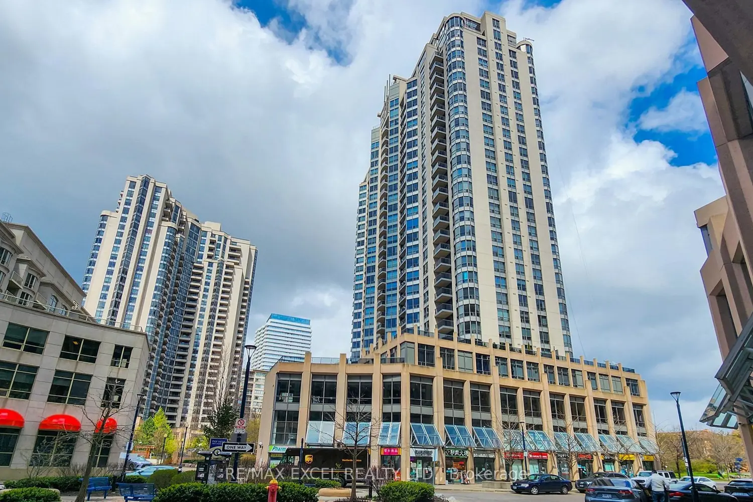 10 Northtown Way 814