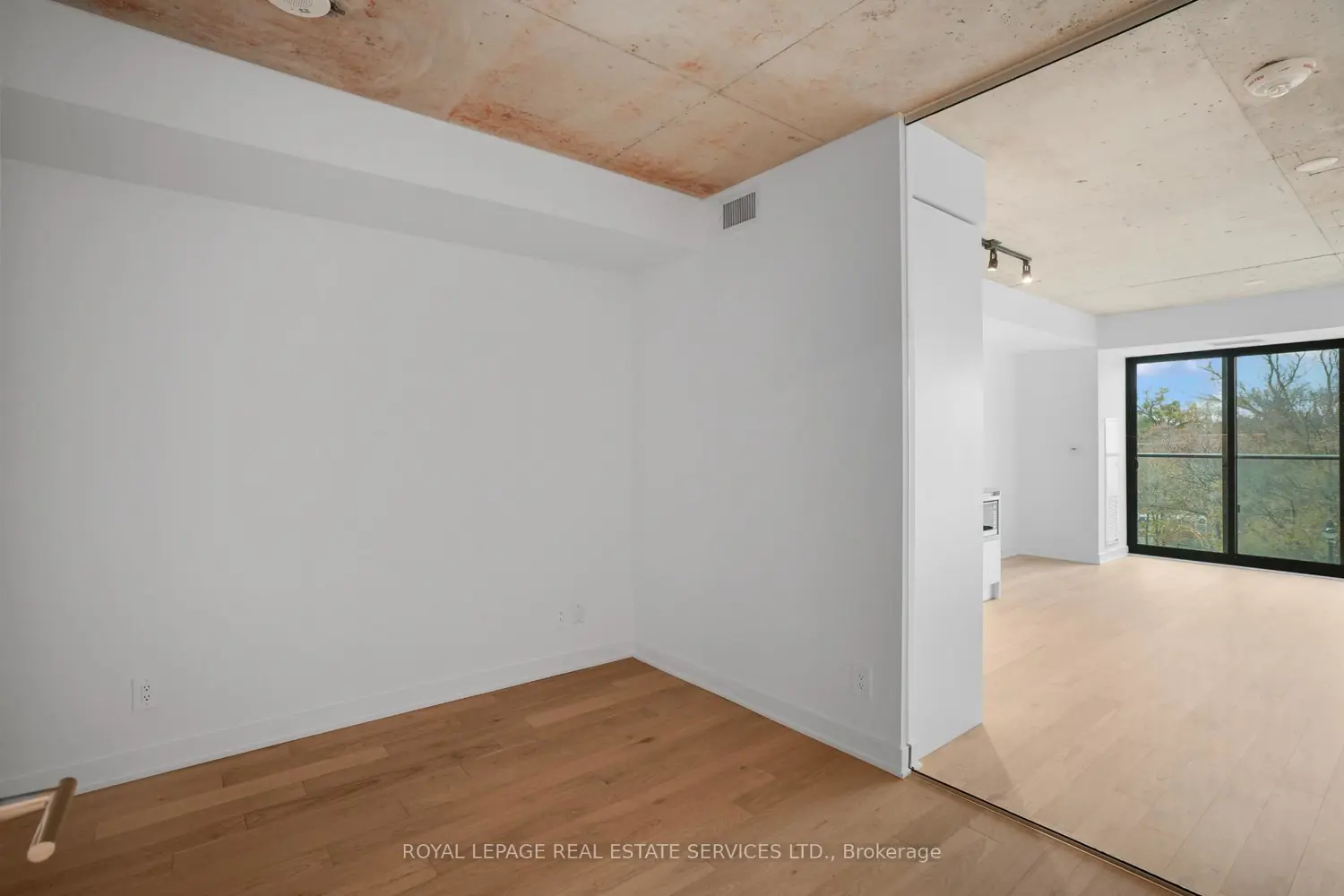 Additional image 10 of 2720 Dundas Street 302