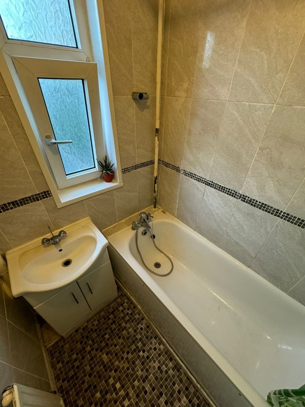 Additional image 3 of Room in a Shared Flat, New Road, E1, N1 7GU