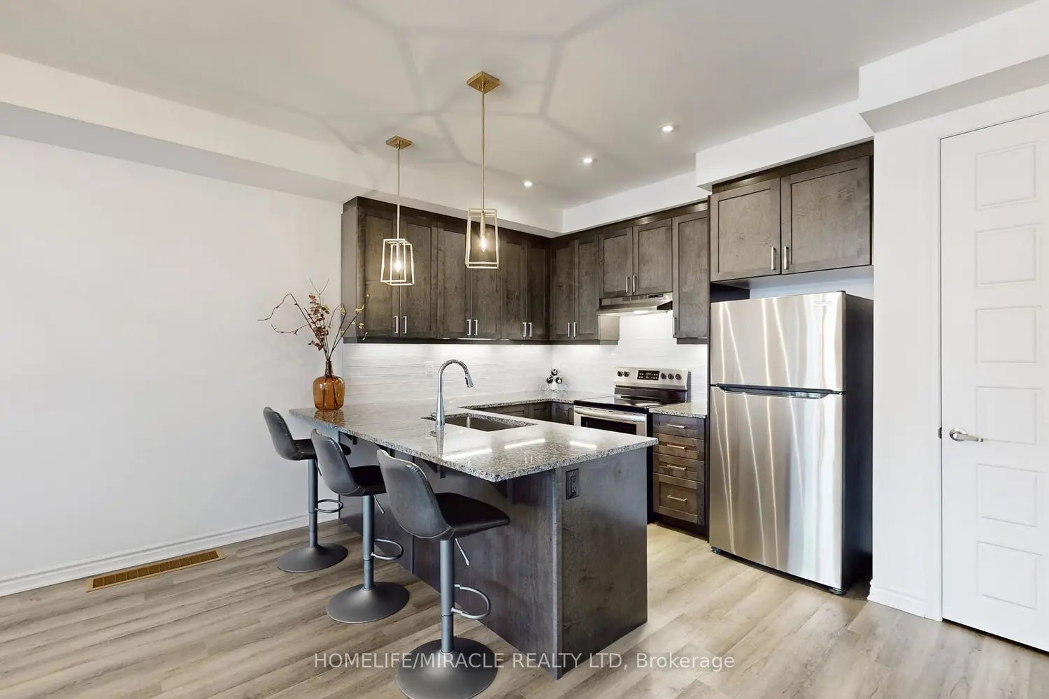 Additional image 4 of 1587 Moira Crescent