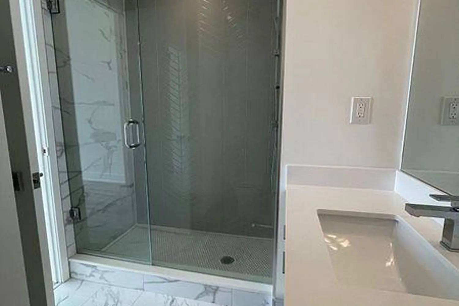 Additional image 4 of 2908 Highway 7 1101