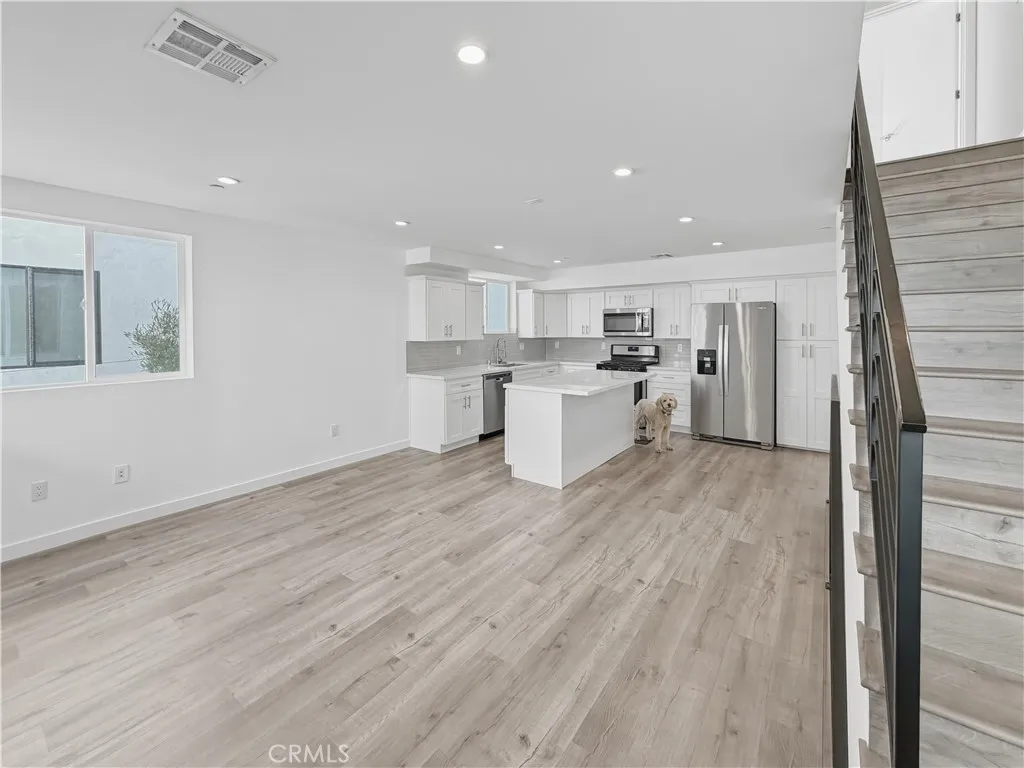 Additional image 3 of 10918 Hesby Street, North Hollywood, CA 91601