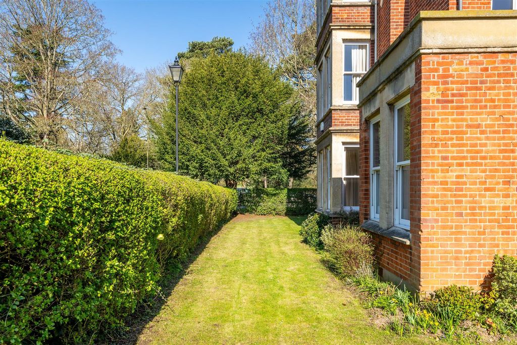 Additional image 34 of 7 bed detached house for salePark Avenue, Bedford MK40