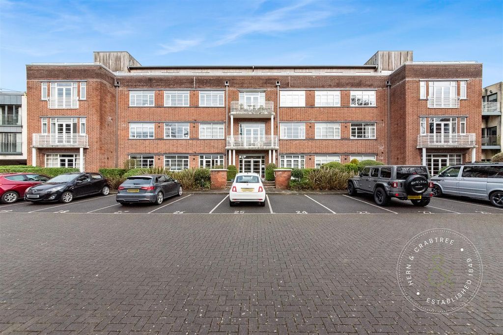 2 bed flat for saleRomilly Crescent, Pontcanna, Cardiff CF11